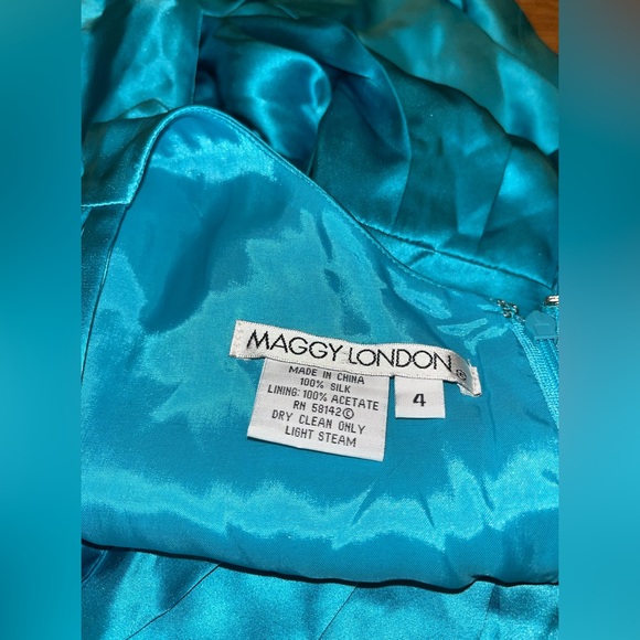 NWT Maggy London 100% Silk Blue Aqua Lined Empire Waist Pleated Dress Size 4 - Picture 11 of 16